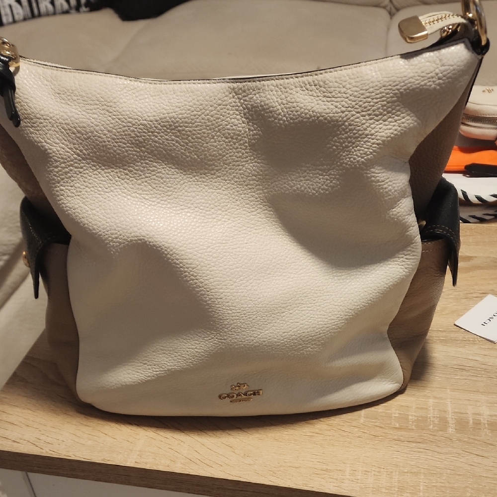 Coach Women's Shoulder Bag in Cream and Brown